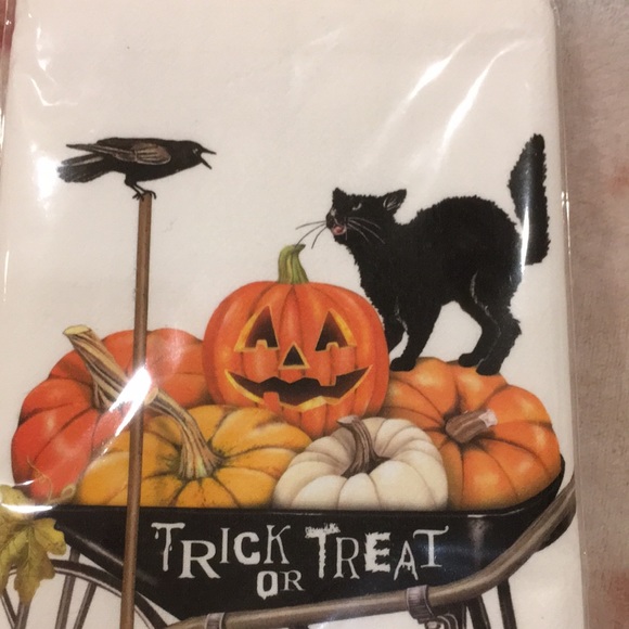 Trick or Treat Halloween Designer Kitchen Towel NWT mary lake thompson 30”x30” - Picture 2 of 10
